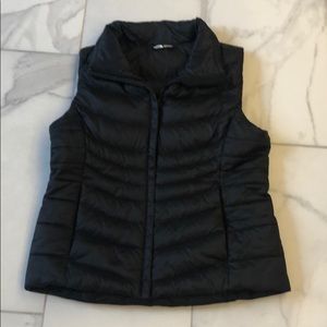 North Face puffy black down vest size large